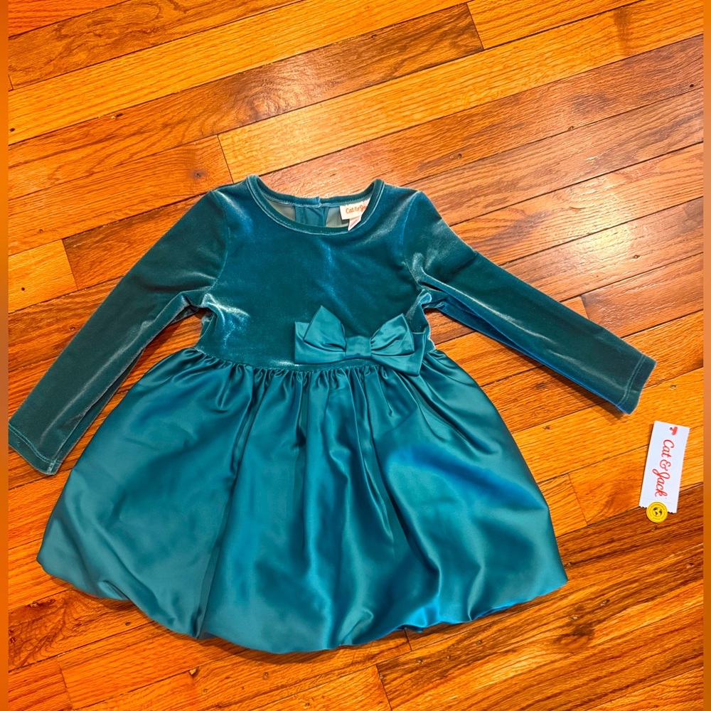 NWT 2T green velvet dress with bow